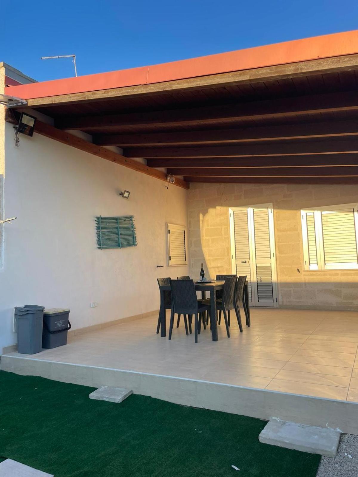 Lu Sole, Lu Mare E Lu Ientu Villa Torre Lapillo Bagian luar foto